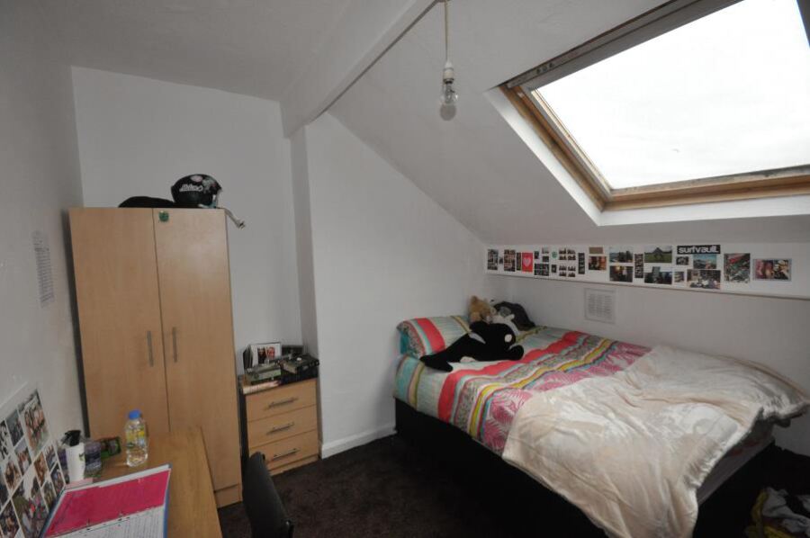 Brudenell Road, Hyde Park