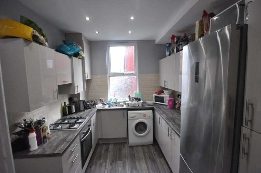 Brudenell Road, Hyde Park