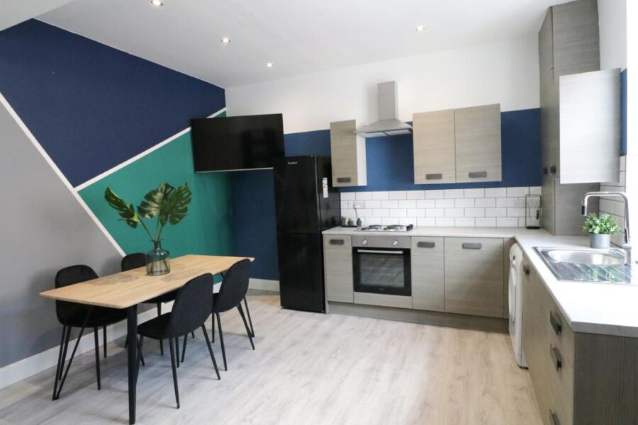 Autumn Place, Hyde Park