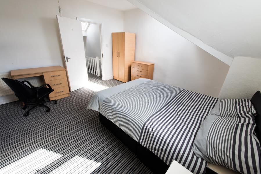 Chestnut Avenue, Hyde Park