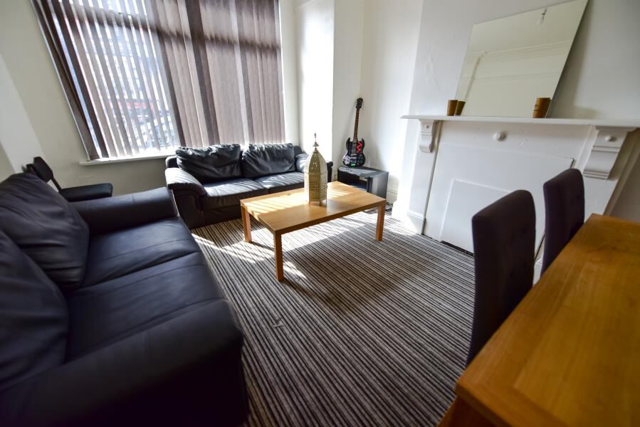 Chestnut Avenue, Hyde Park