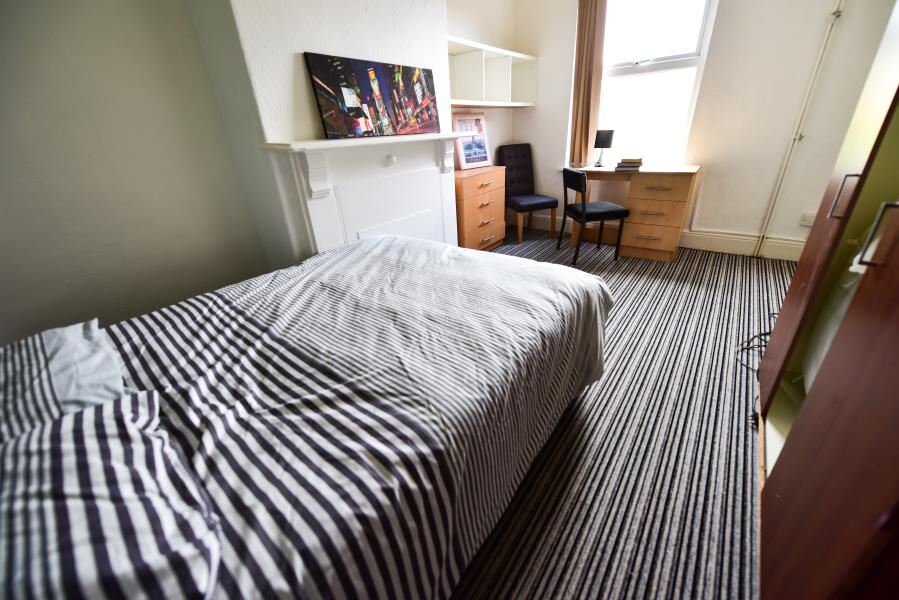 Chestnut Avenue, Hyde Park