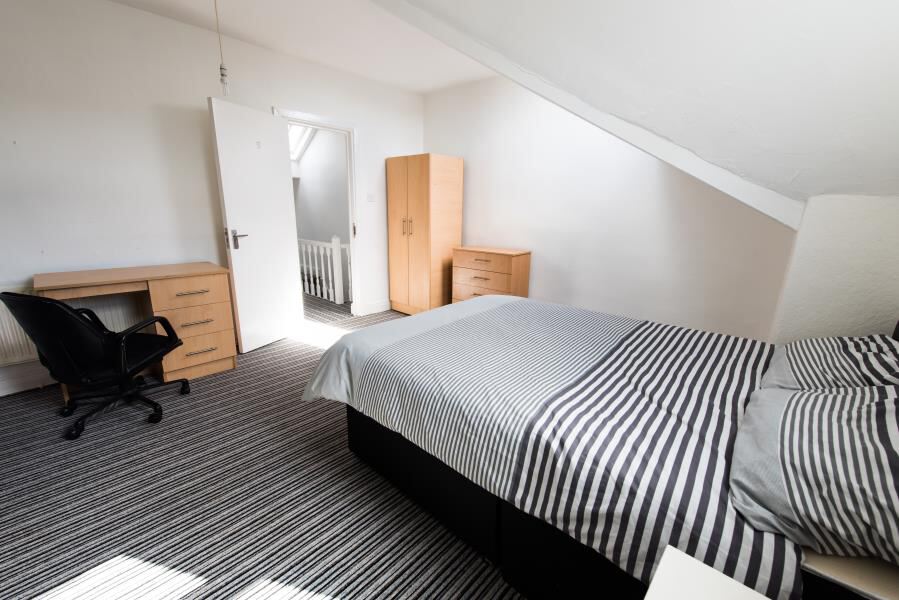 Chestnut Avenue, Hyde Park