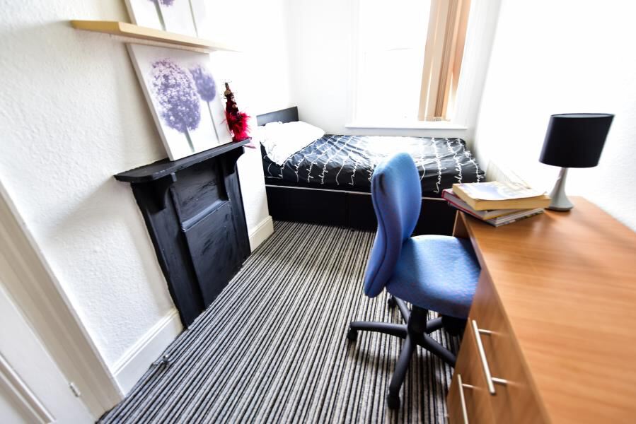 Chestnut Avenue, Hyde Park