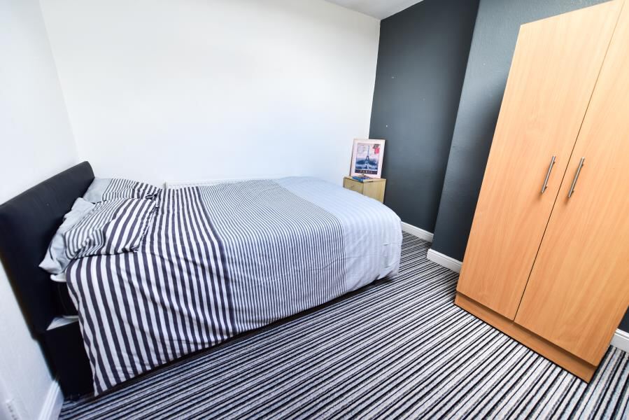 Chestnut Avenue, Hyde Park