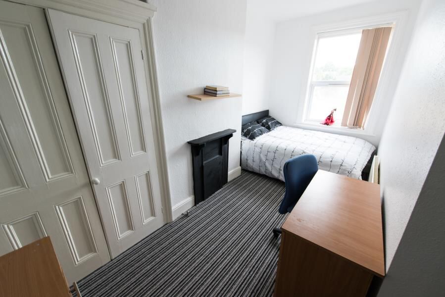 Chestnut Avenue, Hyde Park