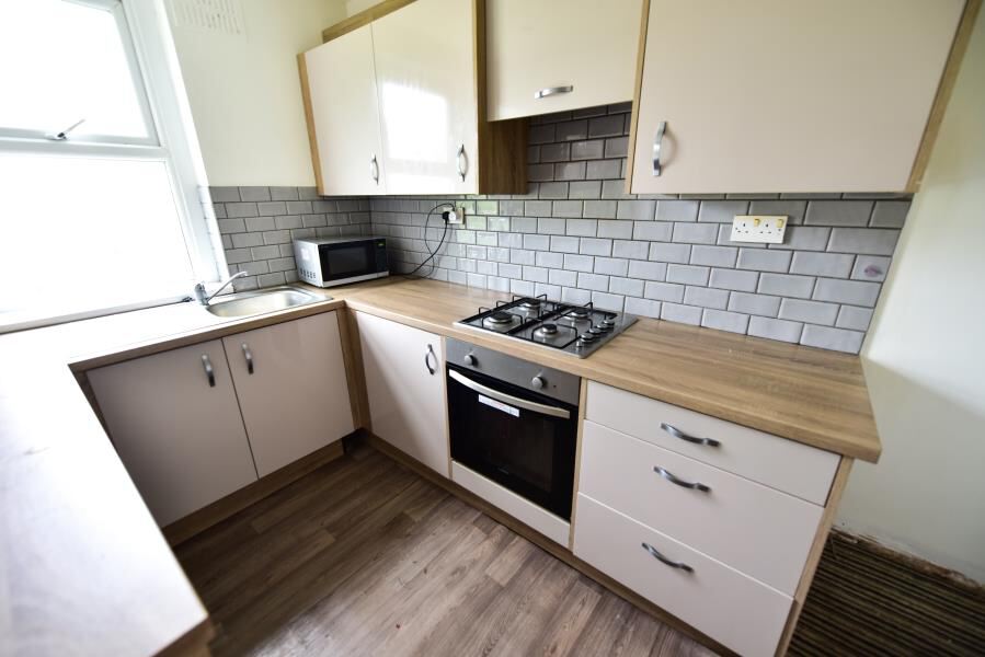 Chestnut Avenue, Hyde Park