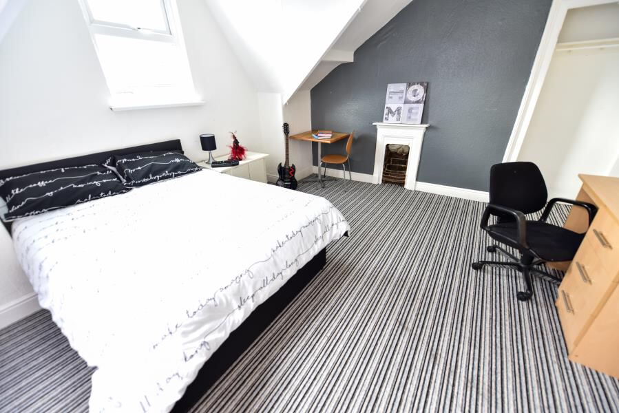 Chestnut Avenue, Hyde Park