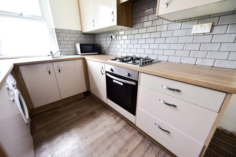 Chestnut Avenue, Hyde Park