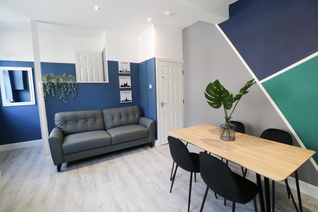 Autumn Place, Hyde Park