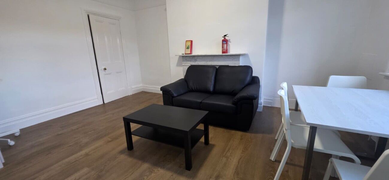 Cardigan Road, Hyde Park