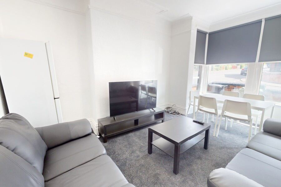 Manor Drive, Hyde Park